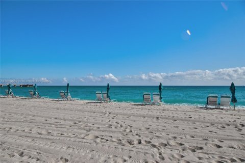 Condominio en alquiler en Sunny Isles Beach, Florida, 3 dormitorios, 208.1 m2 № 1779223 - foto 26