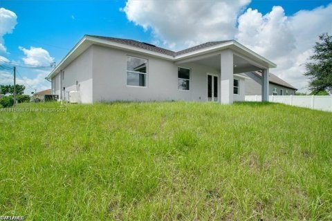 House in Lehigh Acres, Florida 3 bedrooms № 1768524 - photo 20