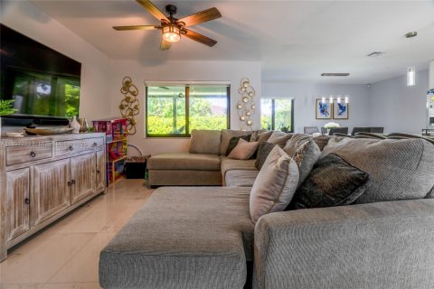 House in Homestead, Florida 4 bedrooms, 144.28 sq.m. № 1955552 - photo 30