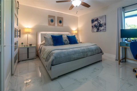 Купить виллу или дом в Хомстед, Флорида 4 спальни, 144.28м2, № 1955552 - фото 8