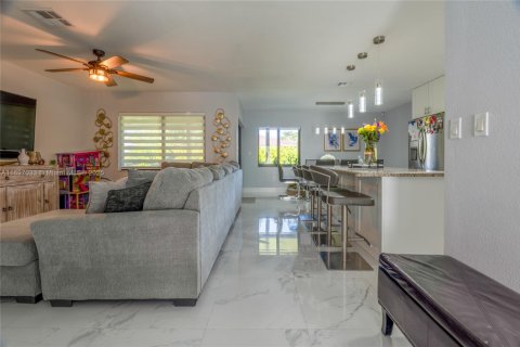 House in Homestead, Florida 4 bedrooms, 144.28 sq.m. № 1955552 - photo 27