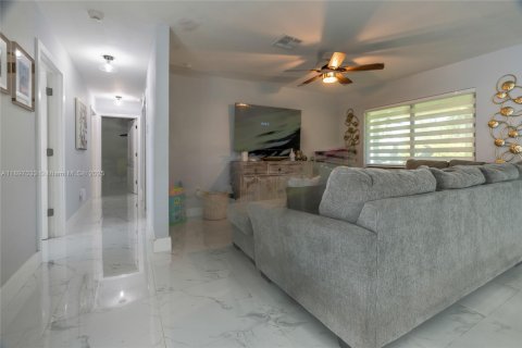 House in Homestead, Florida 4 bedrooms, 144.28 sq.m. № 1955552 - photo 26