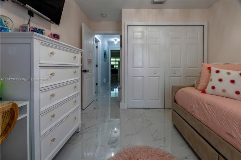 Купить виллу или дом в Хомстед, Флорида 4 спальни, 144.28м2, № 1955552 - фото 15