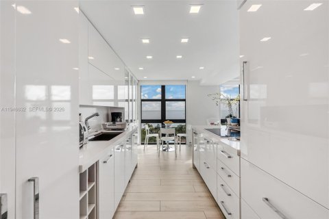 Condo in Key Biscayne, Florida, 3 bedrooms № 2009373 - photo 9