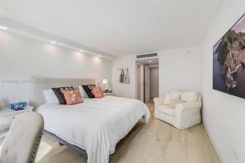 Condo in Key Biscayne, Florida, 3 bedrooms № 2009373 - photo 19