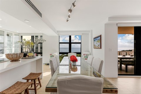 Condo in Key Biscayne, Florida, 3 bedrooms № 2009373 - photo 6