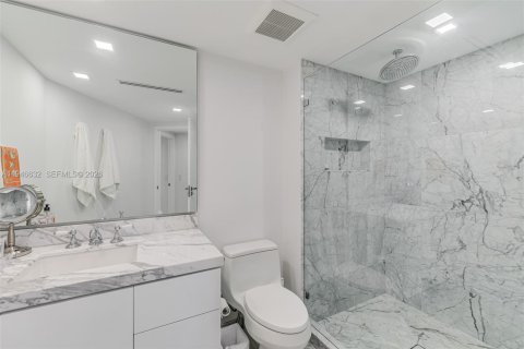 Condo in Key Biscayne, Florida, 3 bedrooms № 2009373 - photo 24
