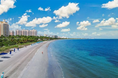 Condo in Key Biscayne, Florida, 3 bedrooms № 2009373 - photo 27