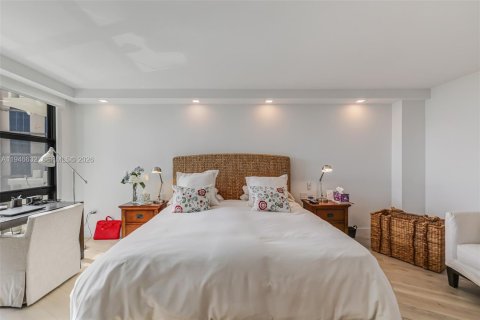 Condo in Key Biscayne, Florida, 3 bedrooms № 2009373 - photo 15