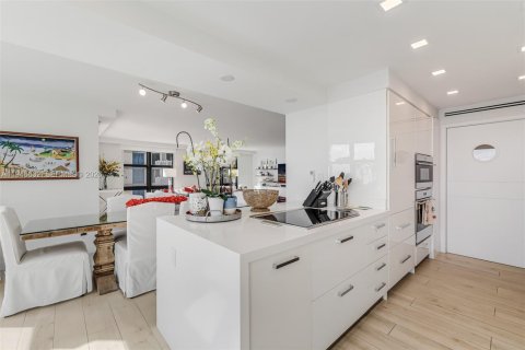 Condo in Key Biscayne, Florida, 3 bedrooms № 2009373 - photo 11