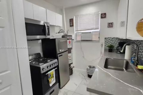 Купить коммерческую недвижимость в Холливуд, Флорида 456.52м2, № 1857329 - фото 26
