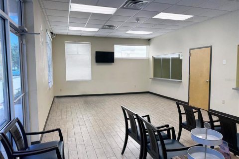 Снять в аренду коммерческую недвижимость в Уайлдвуд, Флорида 185.8м2, № 2108185 - фото 4