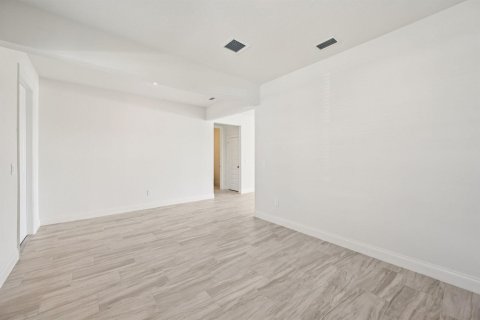 Casa en venta en Port St. Lucie, Florida, 4 dormitorios, 262.91 m2 № 2081479 - foto 17