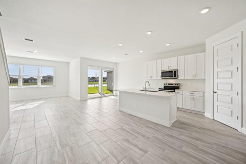 Casa en venta en Port St. Lucie, Florida, 4 dormitorios, 262.91 m2 № 2081479 - foto 5