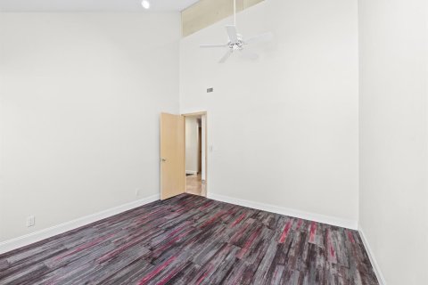 Propiedad comercial en venta en Fort Lauderdale, Florida № 2407598 - foto 8