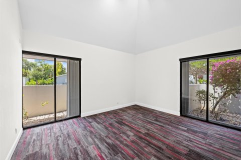 Propiedad comercial en venta en Fort Lauderdale, Florida № 2407598 - foto 9