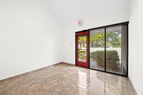 Propiedad comercial en venta en Fort Lauderdale, Florida № 2407598 - foto 2