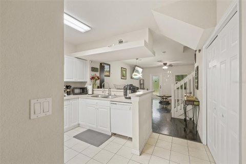 Townhouse in Tampa, Florida 3 bedrooms, 125.6 sq.m. № 1826533 - photo 4