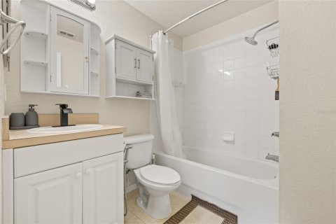 Townhouse in Tampa, Florida 3 bedrooms, 125.6 sq.m. № 1826533 - photo 16