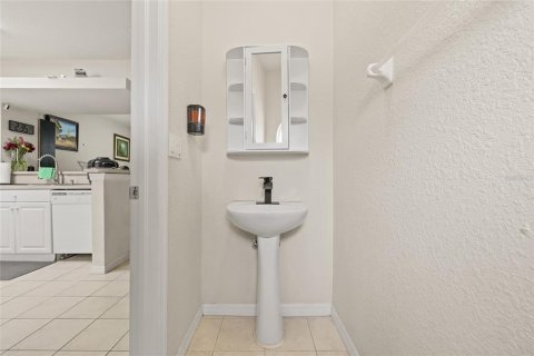 Townhouse in Tampa, Florida 3 bedrooms, 125.6 sq.m. № 1826533 - photo 13