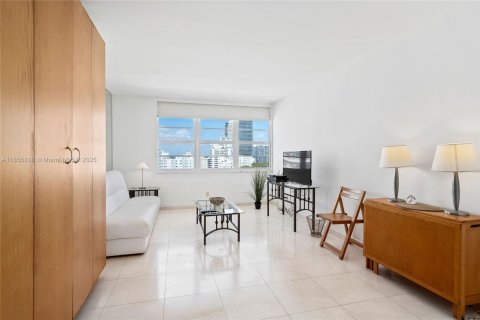 Condo in Miami Beach, Florida  № 2014346 - photo 2