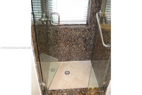 Copropriété à louer à Miami Beach, Floride: 2 chambres, 71.91 m2 № 1969453 - photo 15