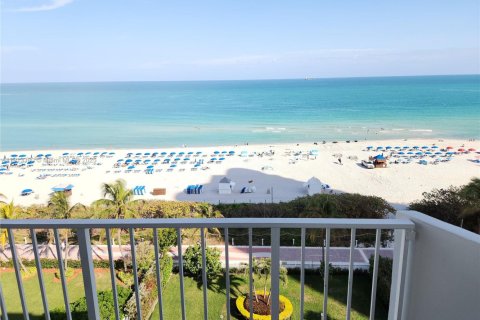 Copropriété à louer à Miami Beach, Floride: 2 chambres, 71.91 m2 № 1969453 - photo 1