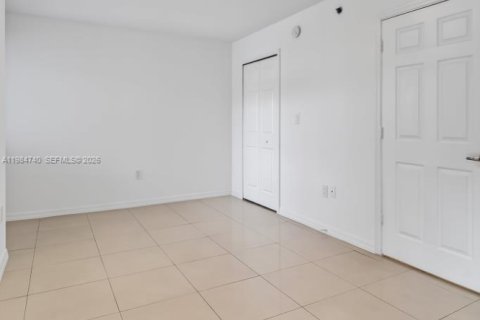 Condo in Miami, Florida, 2 bedrooms  № 2050856 - photo 20