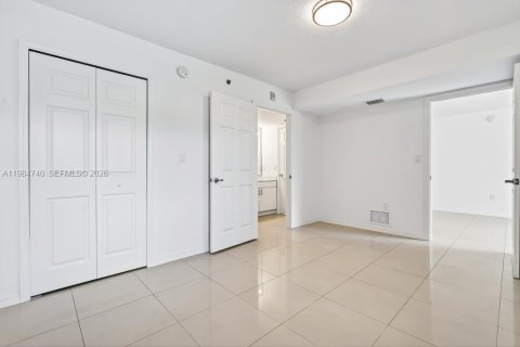 Condo in Miami, Florida, 2 bedrooms  № 2050856 - photo 21