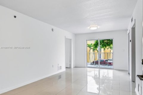Condo in Miami, Florida, 2 bedrooms  № 2050856 - photo 7