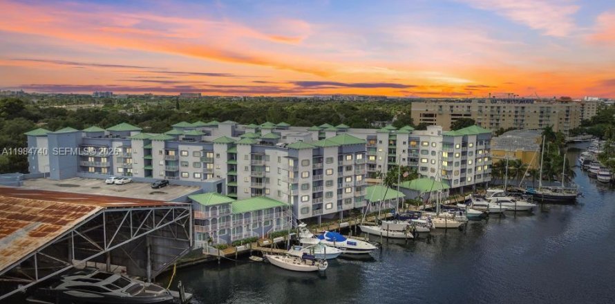 Condo in Miami, Florida, 2 bedrooms  № 2050856