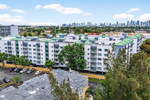 Condo in Miami, Florida, 2 bedrooms  № 2050856 - photo 26