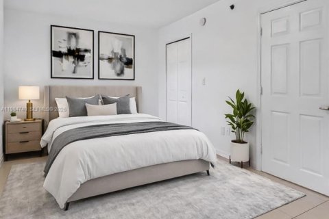 Condo in Miami, Florida, 2 bedrooms  № 2050856 - photo 22