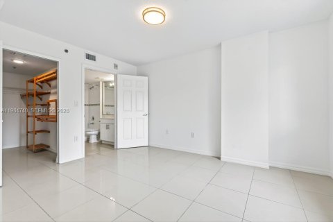 Condo in Miami, Florida, 2 bedrooms  № 2050856 - photo 15