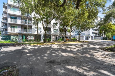 Condo in Miami, Florida, 2 bedrooms  № 2050856 - photo 5