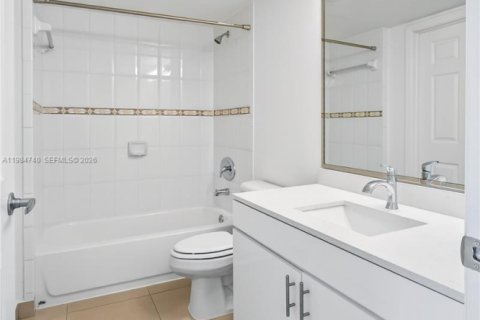 Condo in Miami, Florida, 2 bedrooms  № 2050856 - photo 23