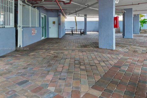 Condo in Miami, Florida, 2 bedrooms  № 2050856 - photo 28