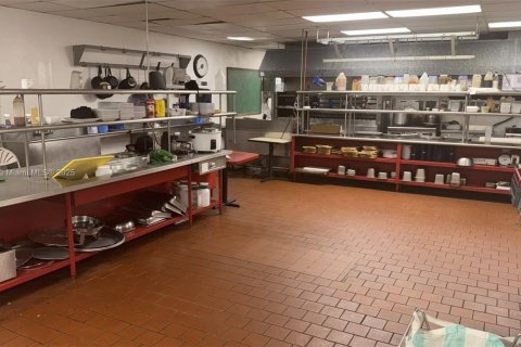 Propiedad comercial en venta en St. Lucie, Florida № 1833922 - foto 10