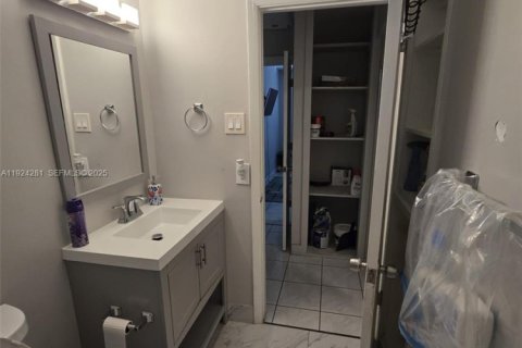 Снять в аренду виллу или дом в Форт-Лодердейл, Флорида 2 спальни, 92.9м2, № 1988213 - фото 4