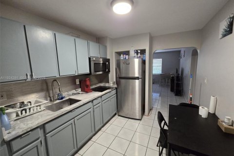 Снять в аренду виллу или дом в Форт-Лодердейл, Флорида 2 спальни, 92.9м2, № 1988213 - фото 5