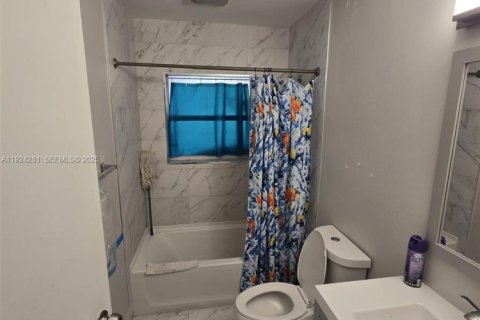 Снять в аренду виллу или дом в Форт-Лодердейл, Флорида 2 спальни, 92.9м2, № 1988213 - фото 7