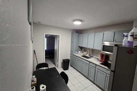 Снять в аренду виллу или дом в Форт-Лодердейл, Флорида 2 спальни, 92.9м2, № 1988213 - фото 11