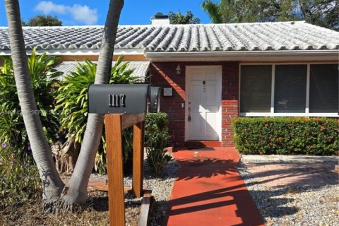 Снять в аренду виллу или дом в Форт-Лодердейл, Флорида 2 спальни, 92.9м2, № 1988213 - фото 1