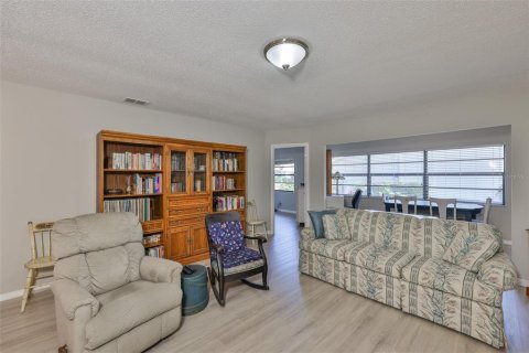 Condominio en venta en Sun City Center, Florida, 2 dormitorios, 111.76 m2 № 1676082 - foto 16