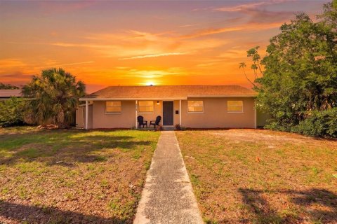 Villa ou maison à Saint Petersburg, Floride 4 chambres, 149.76 m2 № 2318899