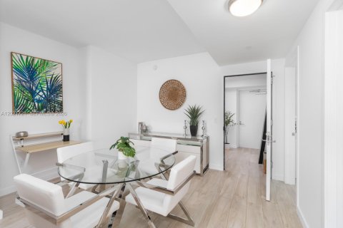 Condominio en venta en Miami, Florida, 2 dormitorios, 106.19 m2 № 2154890 - foto 12