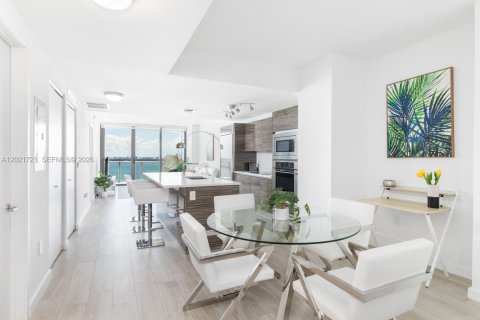 Condominio en venta en Miami, Florida, 2 dormitorios, 106.19 m2 № 2154890 - foto 13