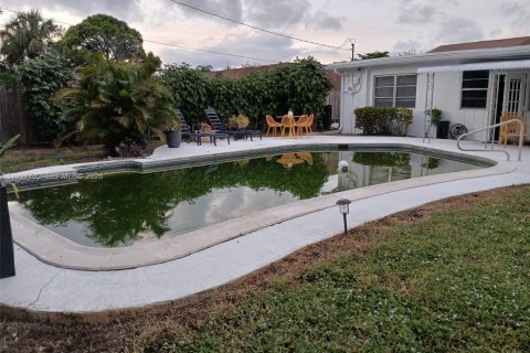 Купить виллу или дом в Лейк-Кларк-Шорс, Флорида 3 спальни, 176.61м2, № 1996516 - фото 3