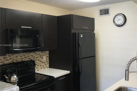 Condo in Doral, Florida, 1 bedroom  № 2002780
