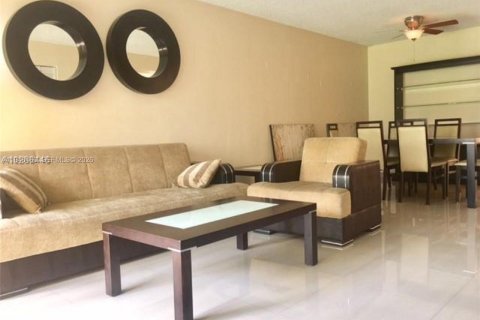 Condo in Doral, Florida, 1 bedroom  № 2002780 - photo 10